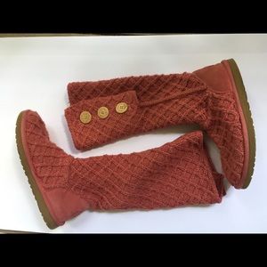 Knitted UGG Button Detailed Boots